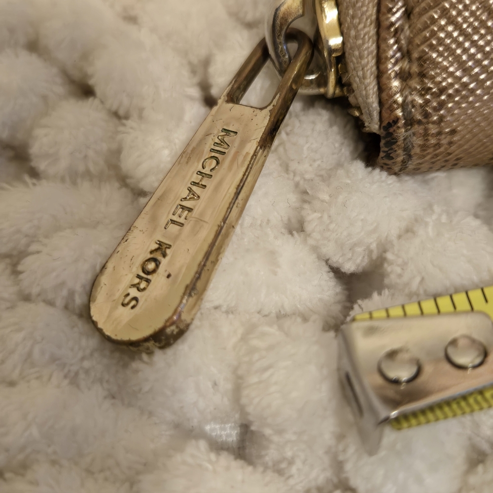 Michael kors rose gold and gold wallet - Picture 3 of 13